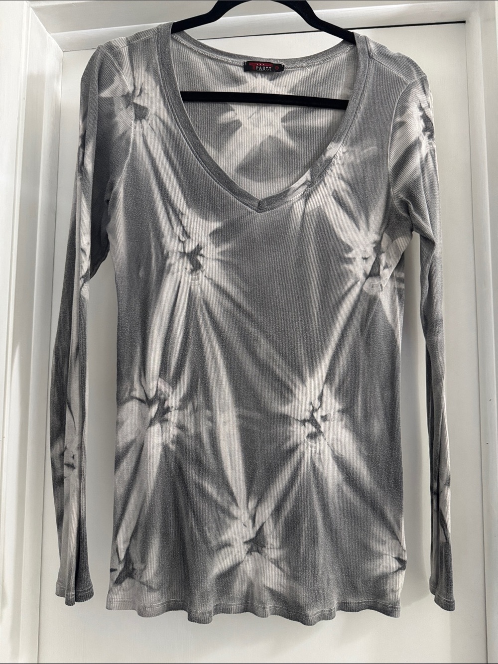 T Party Fashion Gray & White Tie-Dye V-Neck Long Sleeve Top